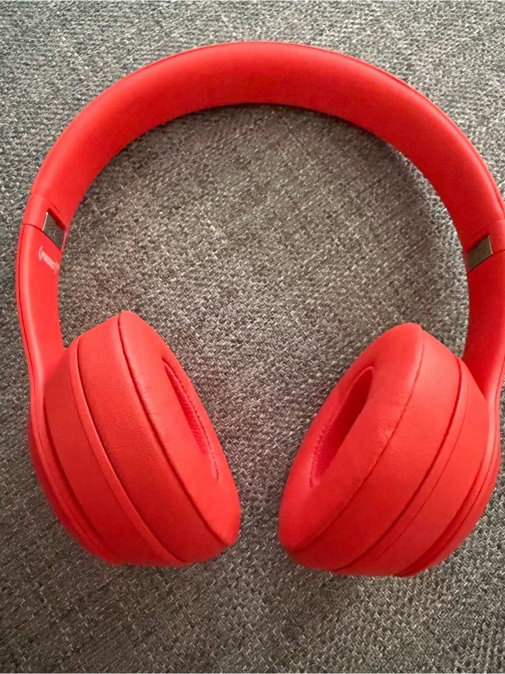 Beats solo3 Over-Ear Wireless Headphones - Comfortable Sound